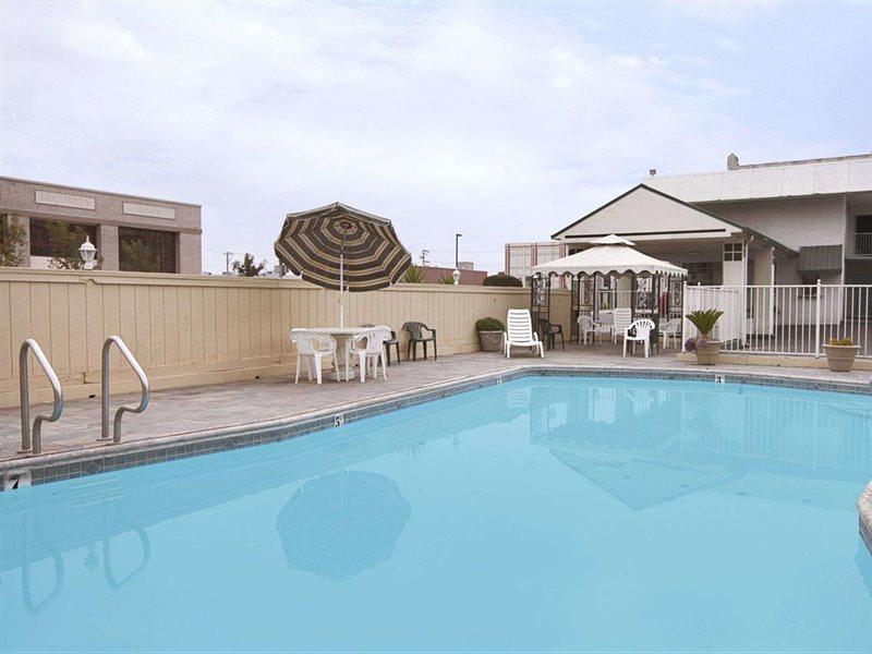 Surestay By Best Western Fresno Central Exterior foto