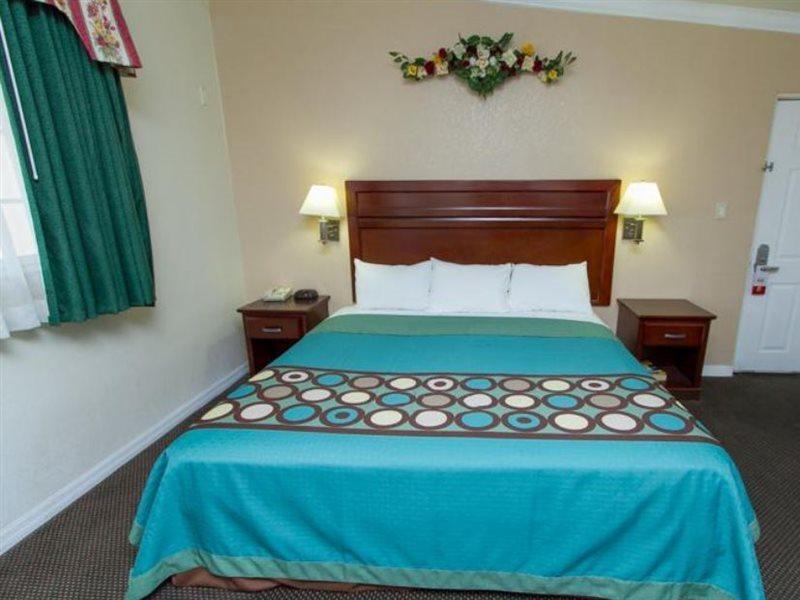 Surestay By Best Western Fresno Central Exterior foto