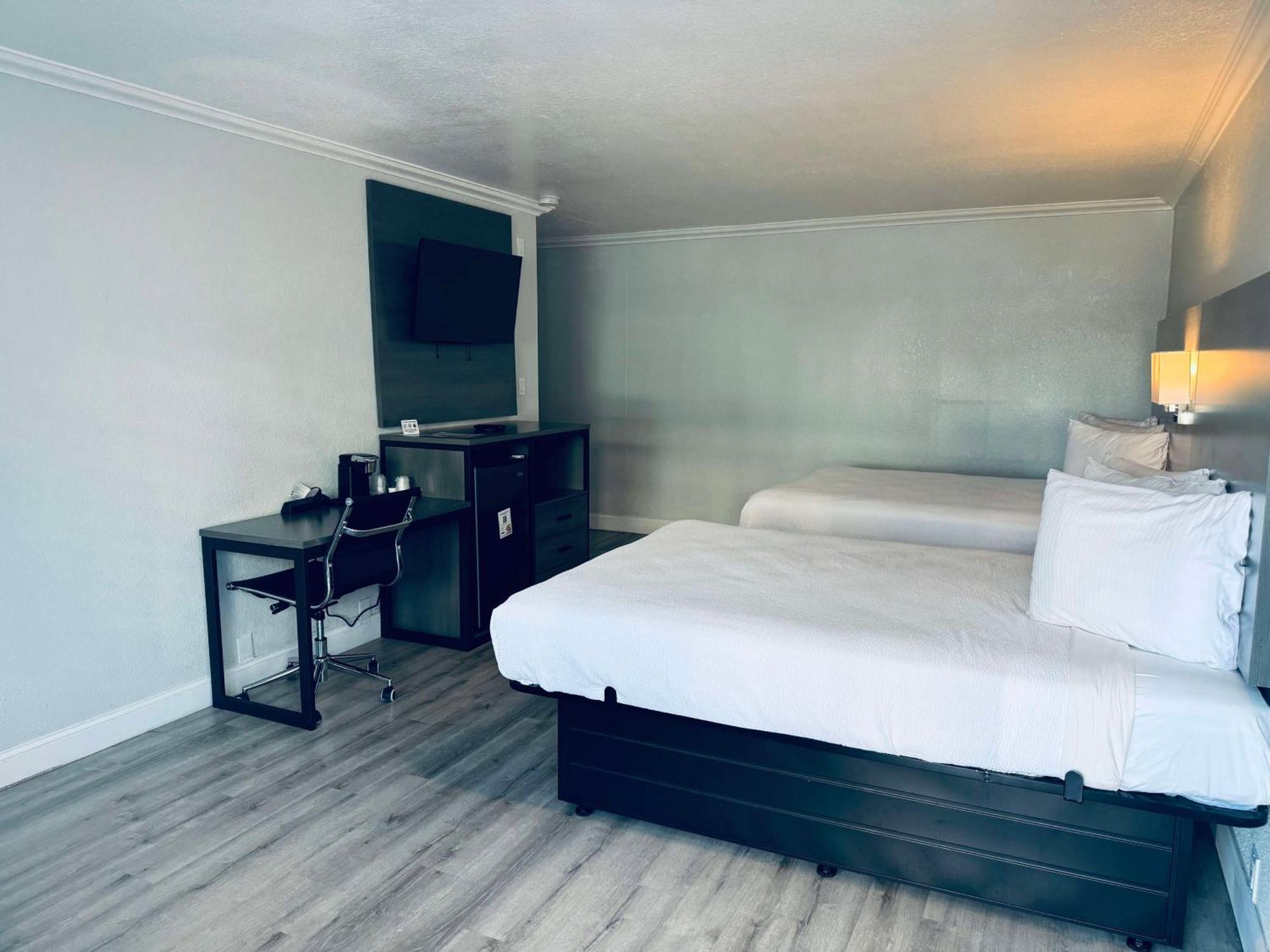 Surestay By Best Western Fresno Central Exterior foto