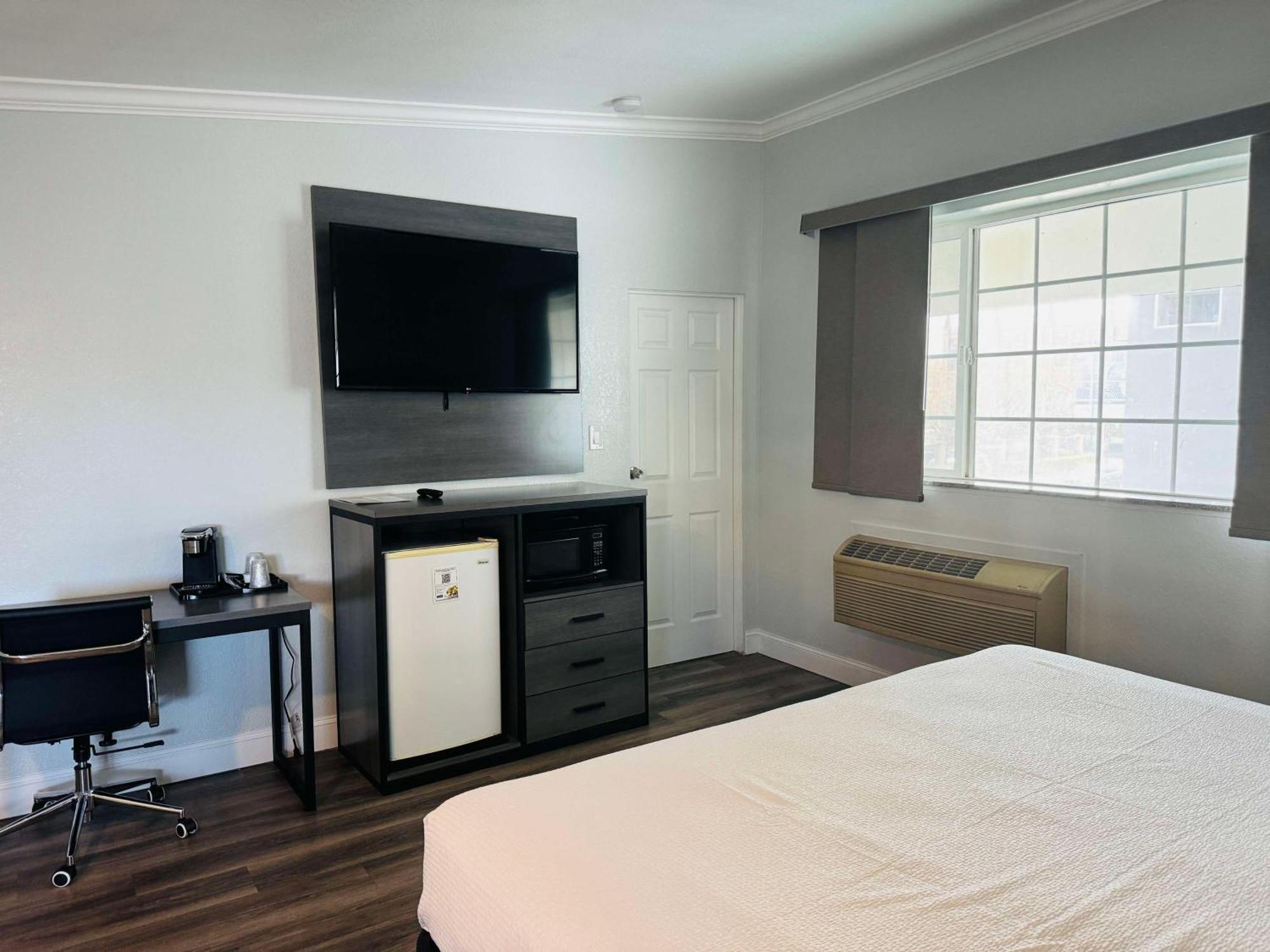 Surestay By Best Western Fresno Central Exterior foto