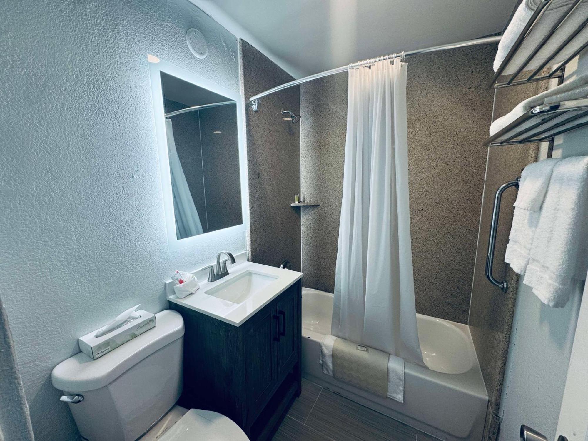 Surestay By Best Western Fresno Central Exterior foto